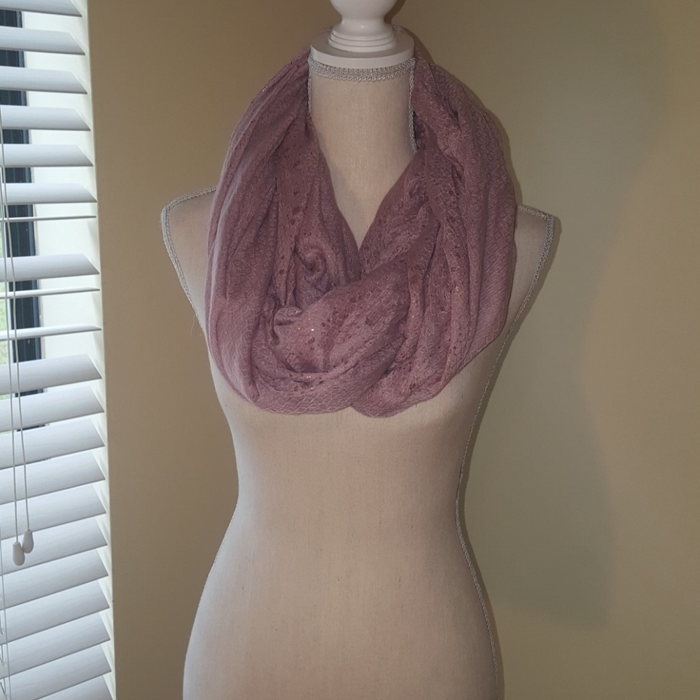 Pale pink/purple Infinity scarf with rose gold